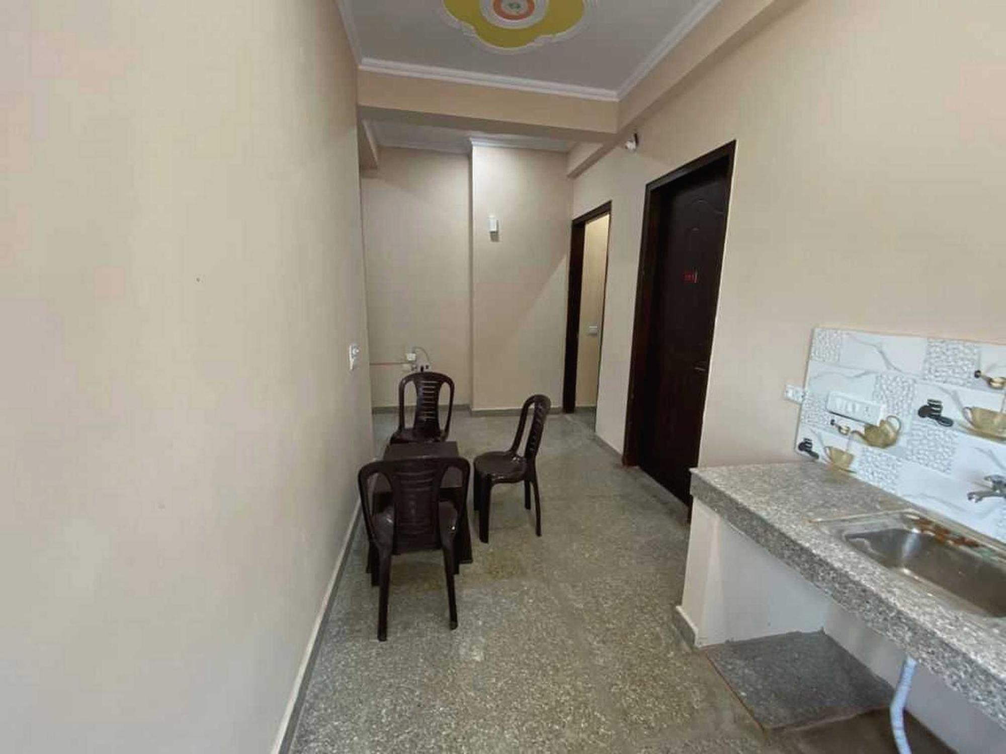 Hotel O Dahleez Noida Exterior photo